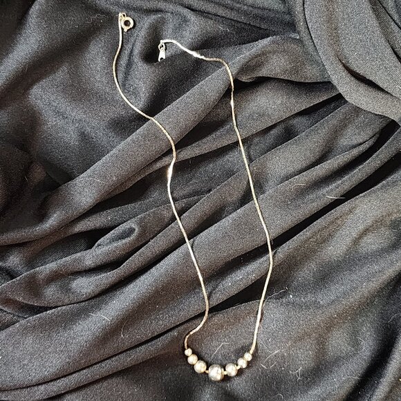 Seven Graduated Sterling Silver Round Ball Spheres on a Silver 17.5" Cobra Chain - Picture 9 of 16